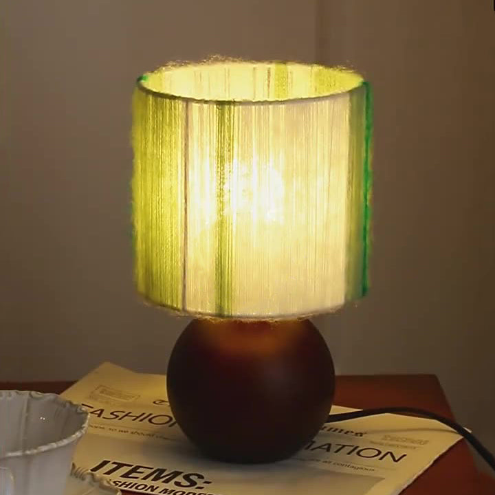 Lampe de table 1 lumière en chêne français traditionnel et mohair tissé en sphère ronde pour chambre 