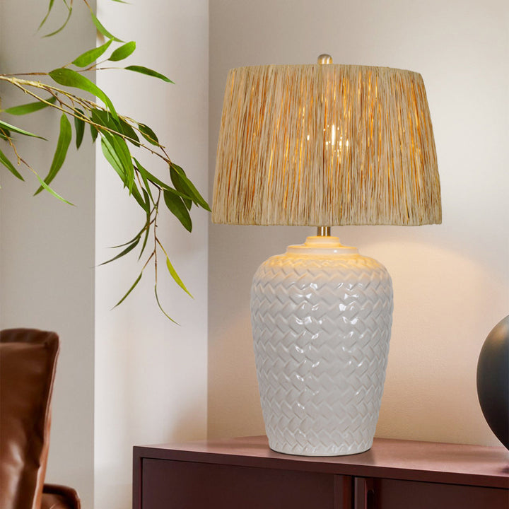 Traditionelle rustikale Keramik- und Raffia-Gittermuster-Glasförmige 1-Licht-Tischlampe für Schlafzimmer und Wohnzimmer 