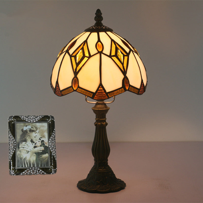 Traditionelle Tiffany-Glas- und Zinklegierung-Diamantkuppel 1-Licht-Tischlampe für Schlafzimmer und Wohnzimmer 