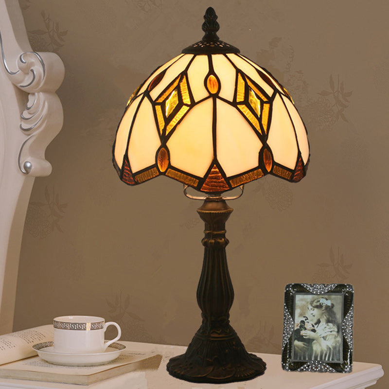 Traditionelle Tiffany-Glas- und Zinklegierung-Diamantkuppel 1-Licht-Tischlampe für Schlafzimmer und Wohnzimmer 