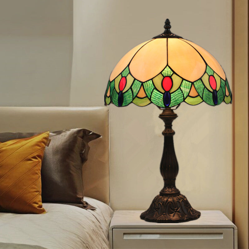 Traditionelle Tiffany Glas & Zinklegierung Blattkuppel 1-Licht Tischlampe für Schlafzimmer & Wohnzimmer 
