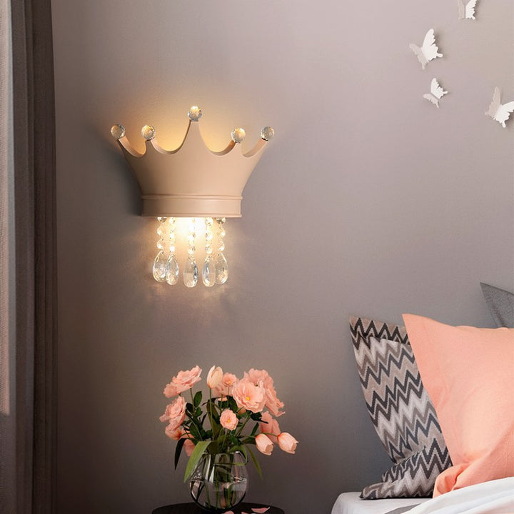 Applique murale LED en résine avec couronne de cristal pour enfants créatifs contemporains pour le chevet 