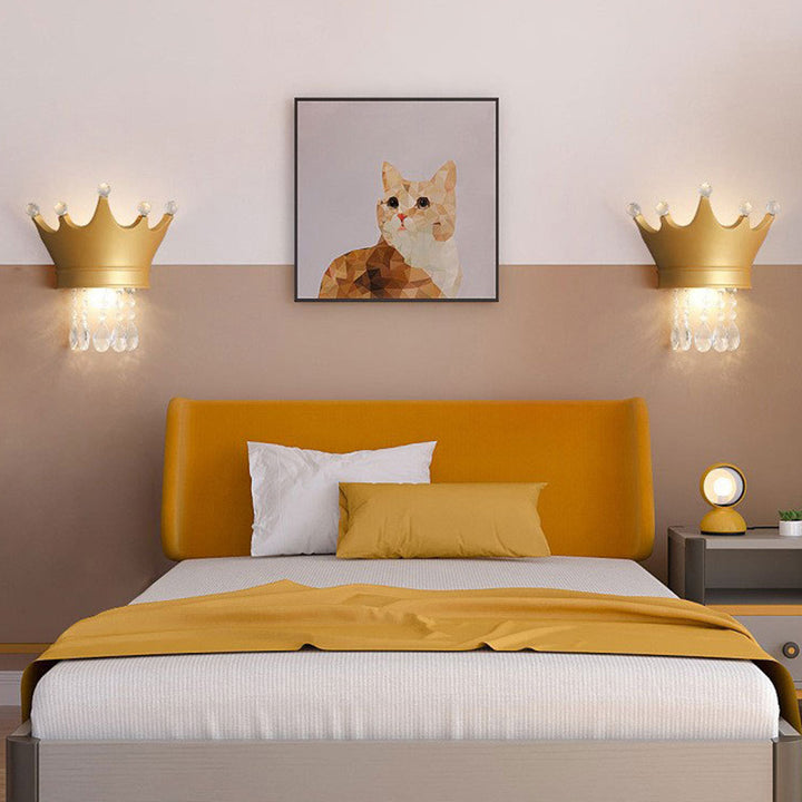 Applique murale LED en résine avec couronne de cristal pour enfants créatifs contemporains pour le chevet 