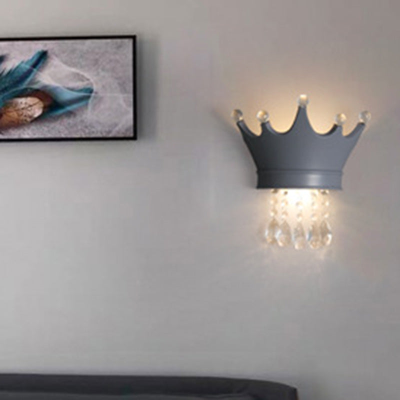 Lámpara de aplique de pared LED con corona de cristal de resina creativa contemporánea para niños para la mesita de noche 