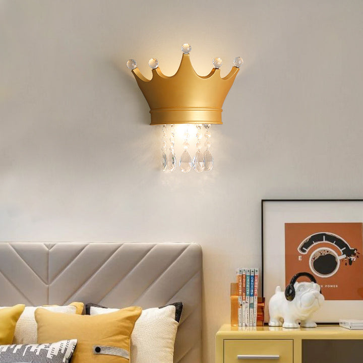 Lámpara de aplique de pared LED con corona de cristal de resina creativa contemporánea para niños para la mesita de noche 