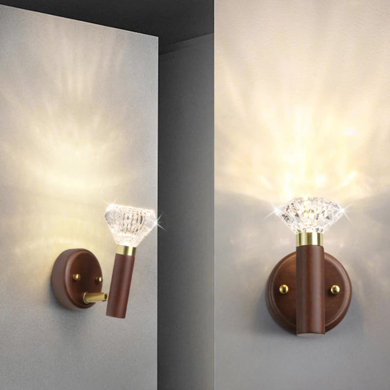 Zeitgenössische Retro Acryl Gummibaum Aluminium Diamant Taschenlampe LED Wandleuchte für das Bett 