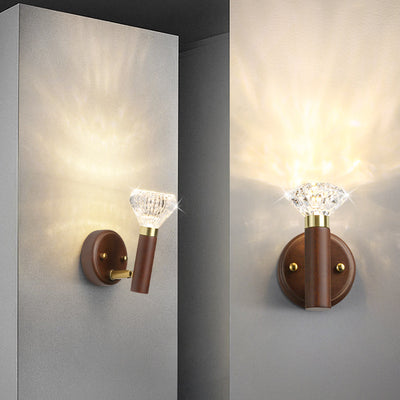 Zeitgenössische Retro Acryl Gummibaum Aluminium Diamant Taschenlampe LED Wandleuchte für das Bett 