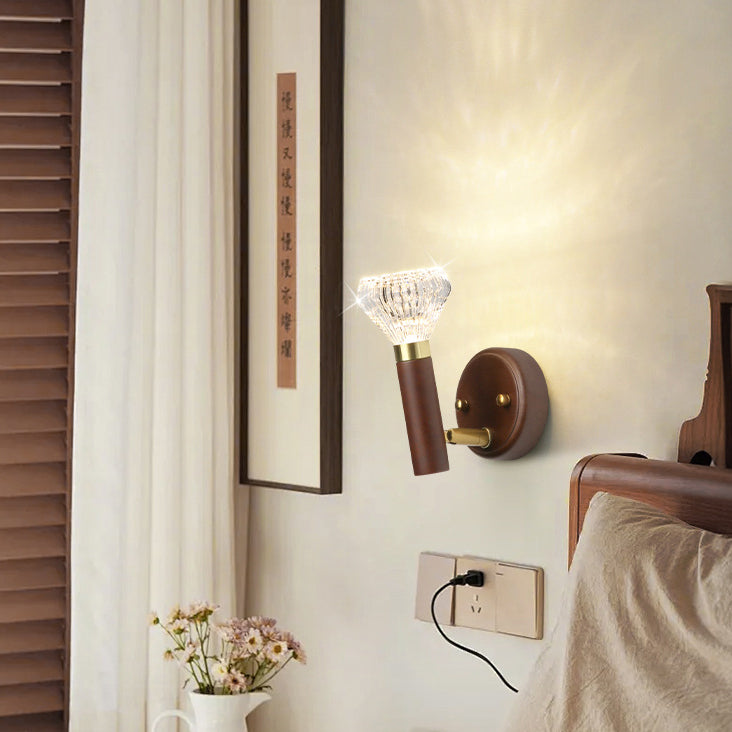 Zeitgenössische Retro Acryl Gummibaum Aluminium Diamant Taschenlampe LED Wandleuchte für das Bett 