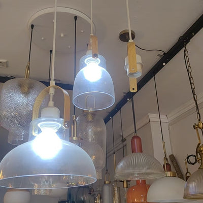 Lustre suspendu en forme de bol rond en verre, bois et fer nordique contemporain à 1 lumière pour salle à manger 