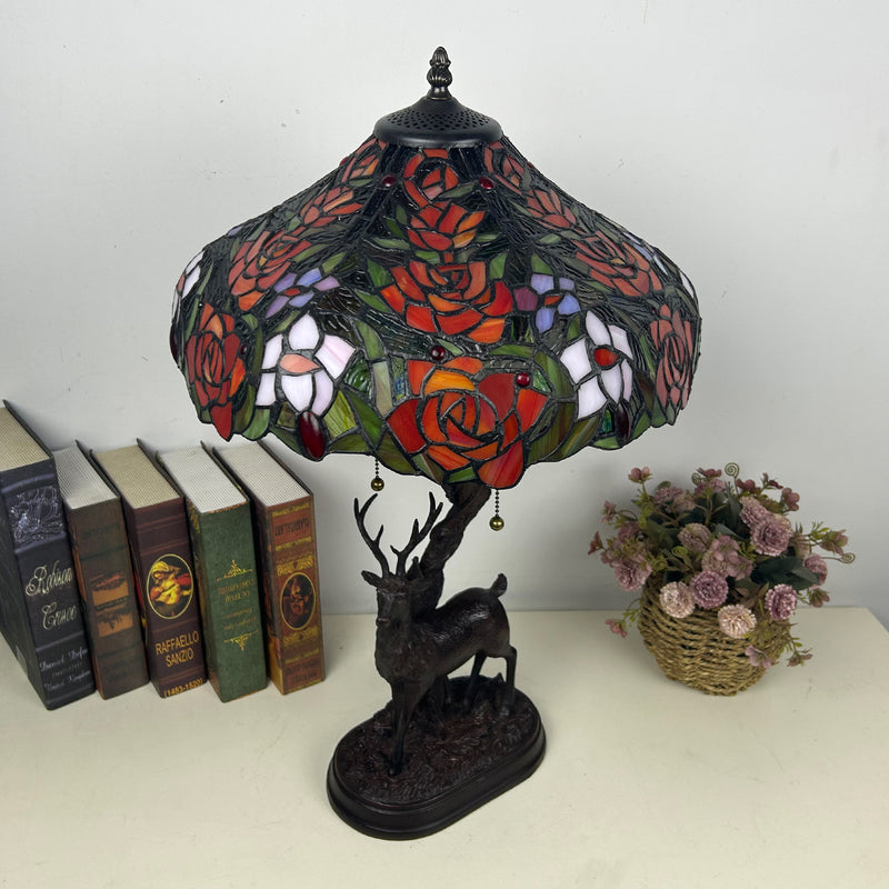 Traditionelle Tiffany-Glas-Eisenkuppel-Hirschfuß-Rosenblume 2-Licht-Tischlampe für Schlafzimmer 