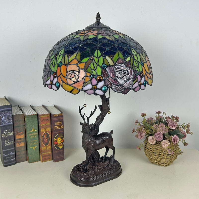 Traditionelle Tiffany-Glas-Eisenkuppel-Hirschfuß-Rosenblume 2-Licht-Tischlampe für Schlafzimmer 