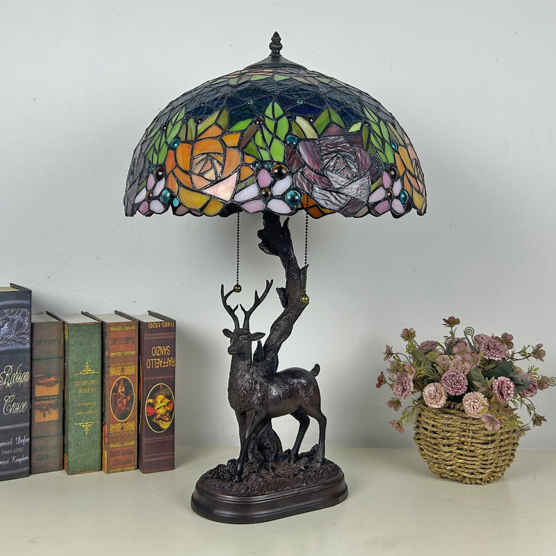 Traditionelle Tiffany-Glas-Eisenkuppel-Hirschfuß-Rosenblume 2-Licht-Tischlampe für Schlafzimmer 