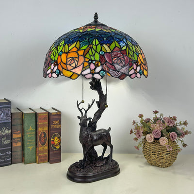 Traditionelle Tiffany-Glas-Eisenkuppel-Hirschfuß-Rosenblume 2-Licht-Tischlampe für Schlafzimmer 