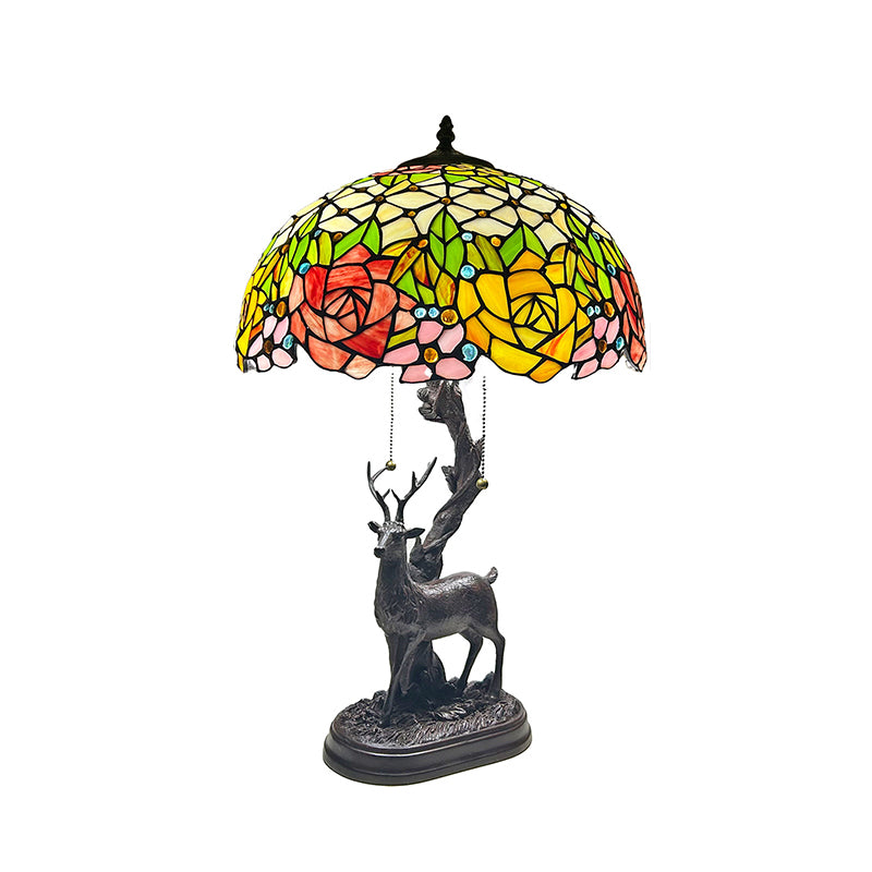 Traditionelle Tiffany-Glas-Eisenkuppel-Hirschfuß-Rosenblume 2-Licht-Tischlampe für Schlafzimmer 