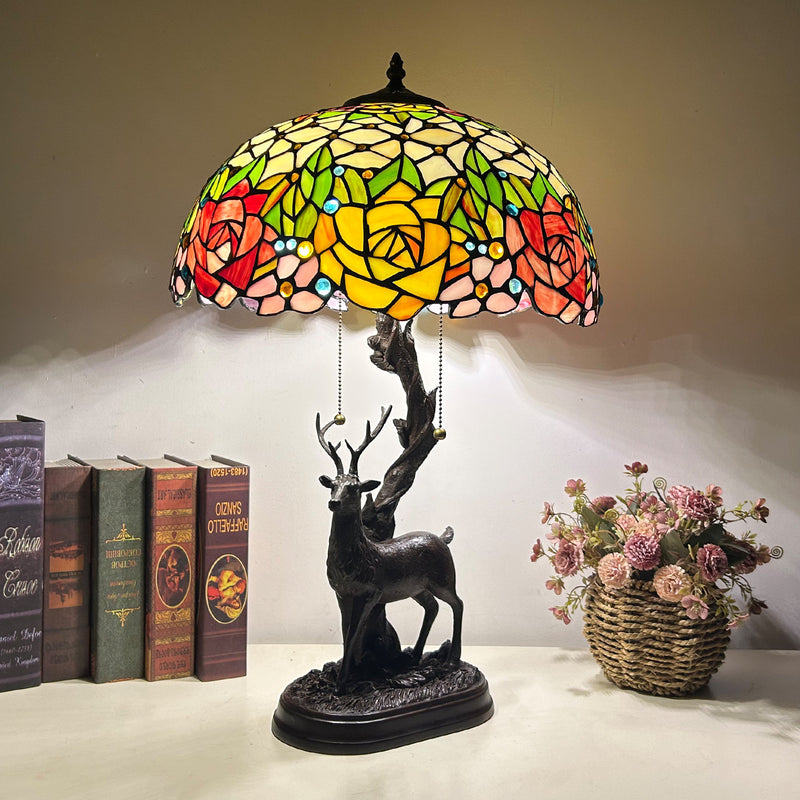 Traditionelle Tiffany-Glas-Eisenkuppel-Hirschfuß-Rosenblume 2-Licht-Tischlampe für Schlafzimmer 