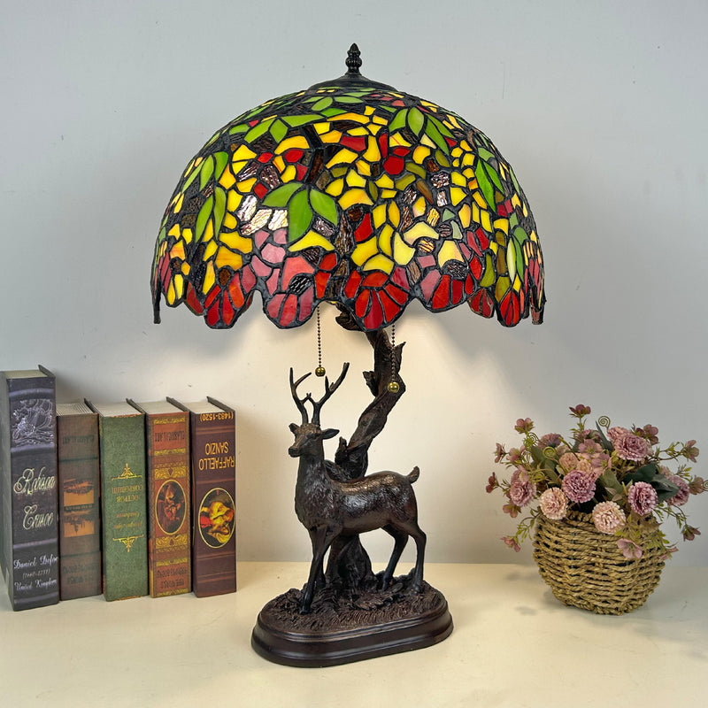 Traditionelle Tiffany-Glas-Eisenkuppel-Hirschfuß-Rosenblume 2-Licht-Tischlampe für Schlafzimmer 