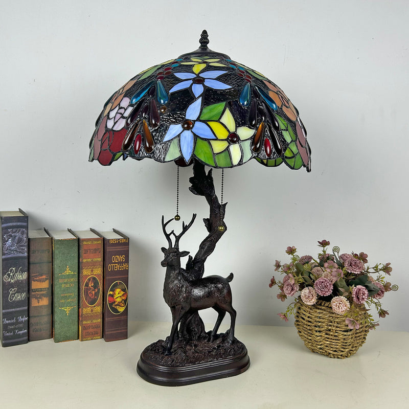 Traditionelle Tiffany-Glas-Eisenkuppel-Hirschfuß-Rosenblume 2-Licht-Tischlampe für Schlafzimmer 