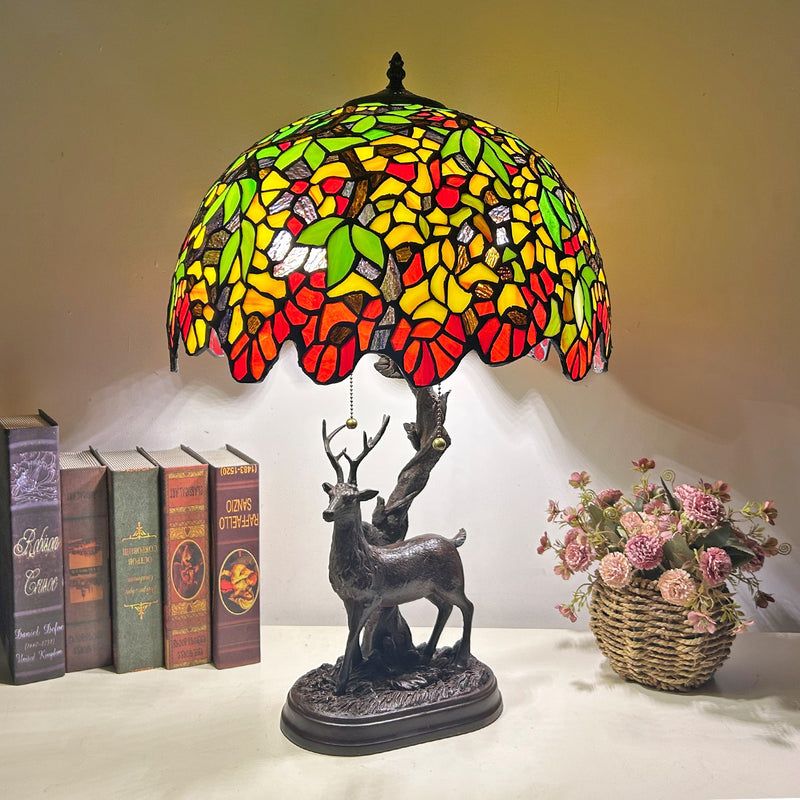 Traditionelle Tiffany-Glas-Eisenkuppel-Hirschfuß-Rosenblume 2-Licht-Tischlampe für Schlafzimmer 