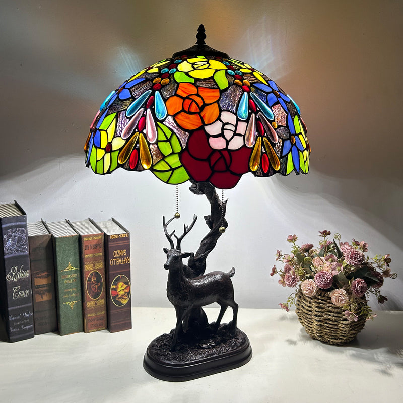 Traditionelle Tiffany-Glas-Eisenkuppel-Hirschfuß-Rosenblume 2-Licht-Tischlampe für Schlafzimmer 