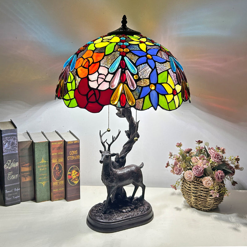 Traditionelle Tiffany-Glas-Eisenkuppel-Hirschfuß-Rosenblume 2-Licht-Tischlampe für Schlafzimmer 
