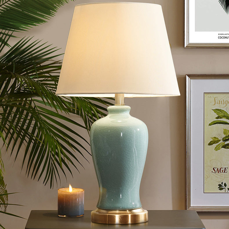 Zeitgenössische nordische Keramikstoff Elliptische Basis 1-Licht Tischlampe für Schlafzimmer und Wohnzimmer 