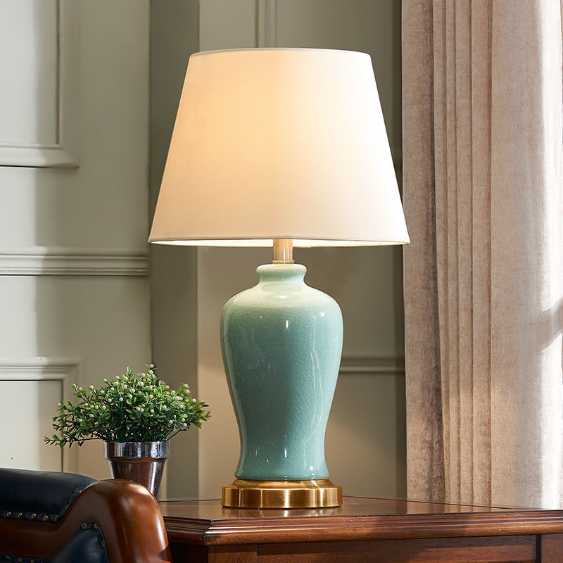 Zeitgenössische nordische Keramikstoff Elliptische Basis 1-Licht Tischlampe für Schlafzimmer und Wohnzimmer 