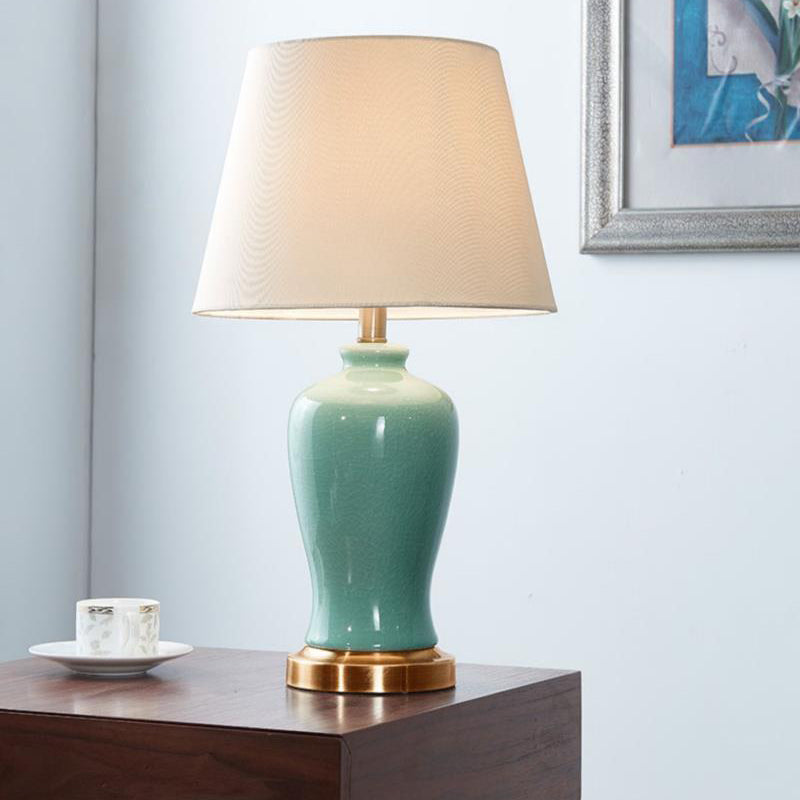 Zeitgenössische nordische Keramikstoff Elliptische Basis 1-Licht Tischlampe für Schlafzimmer und Wohnzimmer 