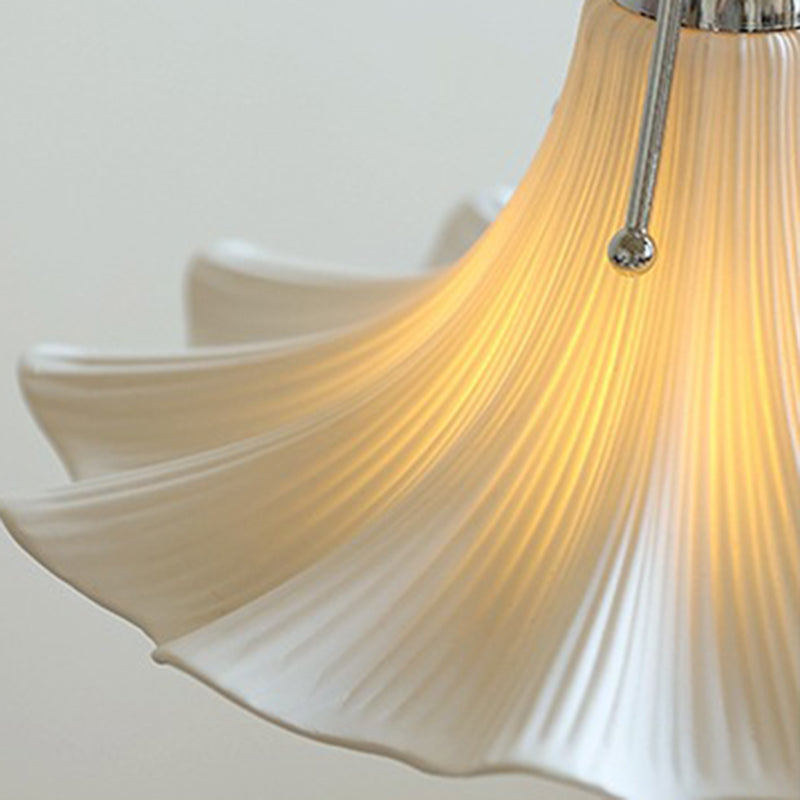 Zeitgenössische skandinavische Magnolienblumen-Hardware-Keramik 1-Licht-Pendelleuchte für das Wohnzimmer 