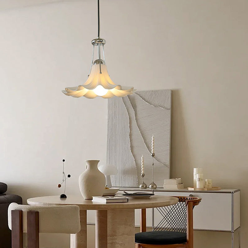 Zeitgenössische skandinavische Magnolienblumen-Hardware-Keramik 1-Licht-Pendelleuchte für das Wohnzimmer 