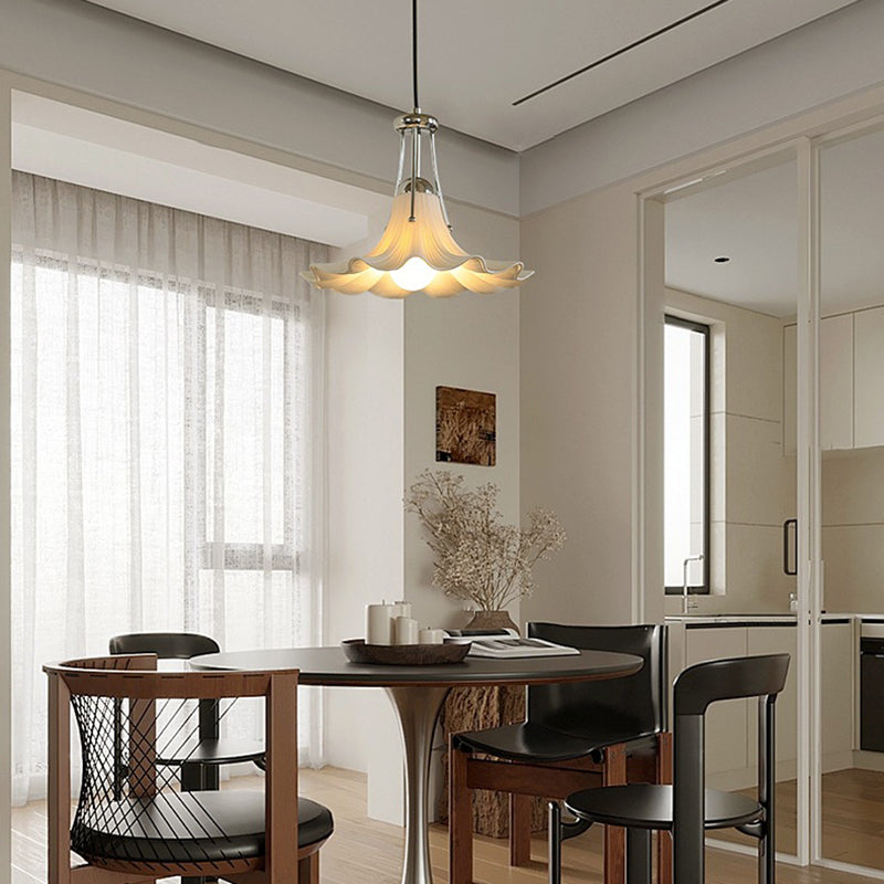 Zeitgenössische skandinavische Magnolienblumen-Hardware-Keramik 1-Licht-Pendelleuchte für das Wohnzimmer 