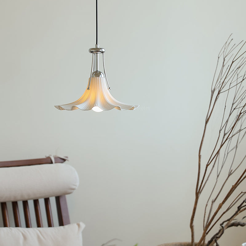 Zeitgenössische skandinavische Magnolienblumen-Hardware-Keramik 1-Licht-Pendelleuchte für das Wohnzimmer 