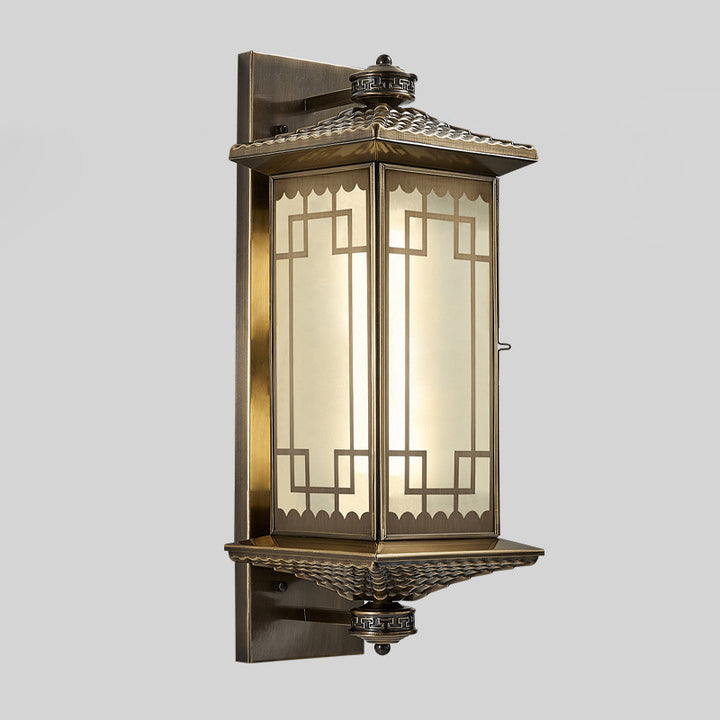 Lanterne du palais rectangulaire chinoise traditionnelle en cuivre avec verre, applique murale à une lumière pour patio extérieur 