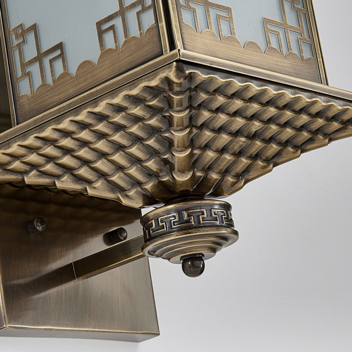 Lanterne du palais rectangulaire chinoise traditionnelle en cuivre avec verre, applique murale à une lumière pour patio extérieur 