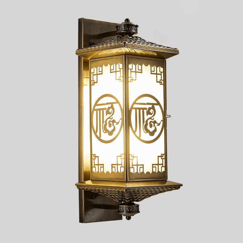 Lanterne du palais rectangulaire chinoise traditionnelle en cuivre avec verre, applique murale à une lumière pour patio extérieur 