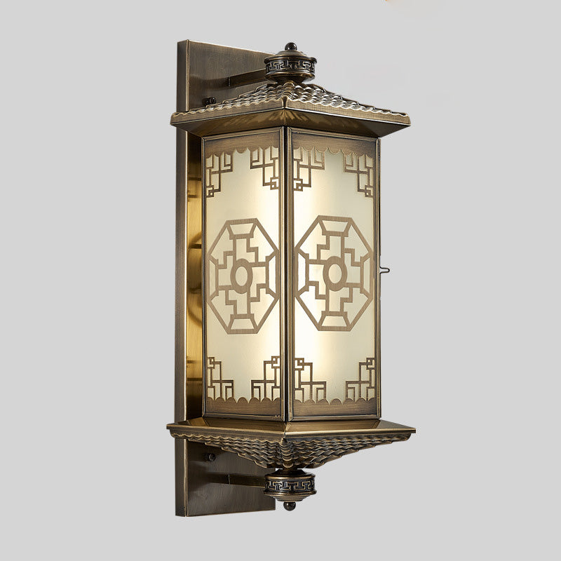 Lanterne du palais rectangulaire chinoise traditionnelle en cuivre avec verre, applique murale à une lumière pour patio extérieur 