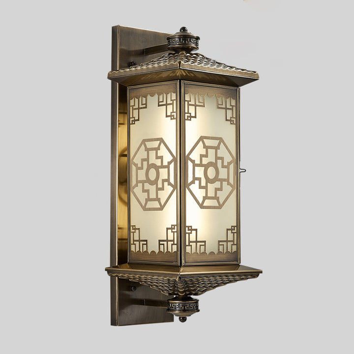 Lanterne du palais rectangulaire chinoise traditionnelle en cuivre avec verre, applique murale à une lumière pour patio extérieur 