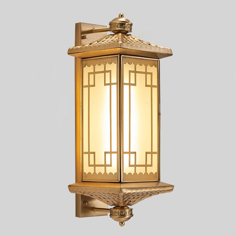 Lanterne du palais rectangulaire chinoise traditionnelle en cuivre avec verre, applique murale à une lumière pour patio extérieur 