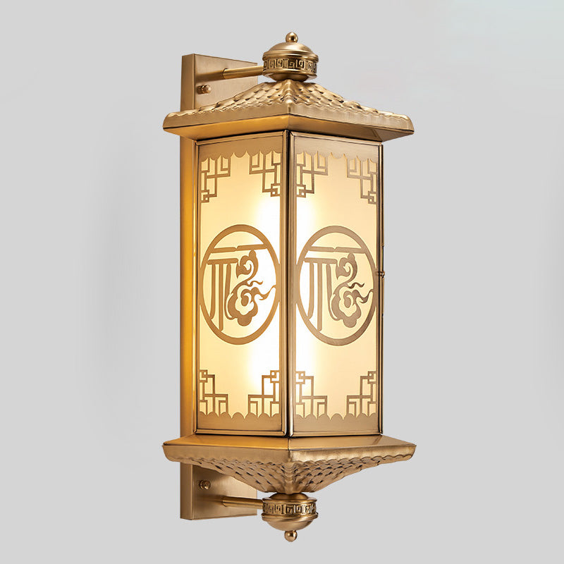 Lanterne du palais rectangulaire chinoise traditionnelle en cuivre avec verre, applique murale à une lumière pour patio extérieur 