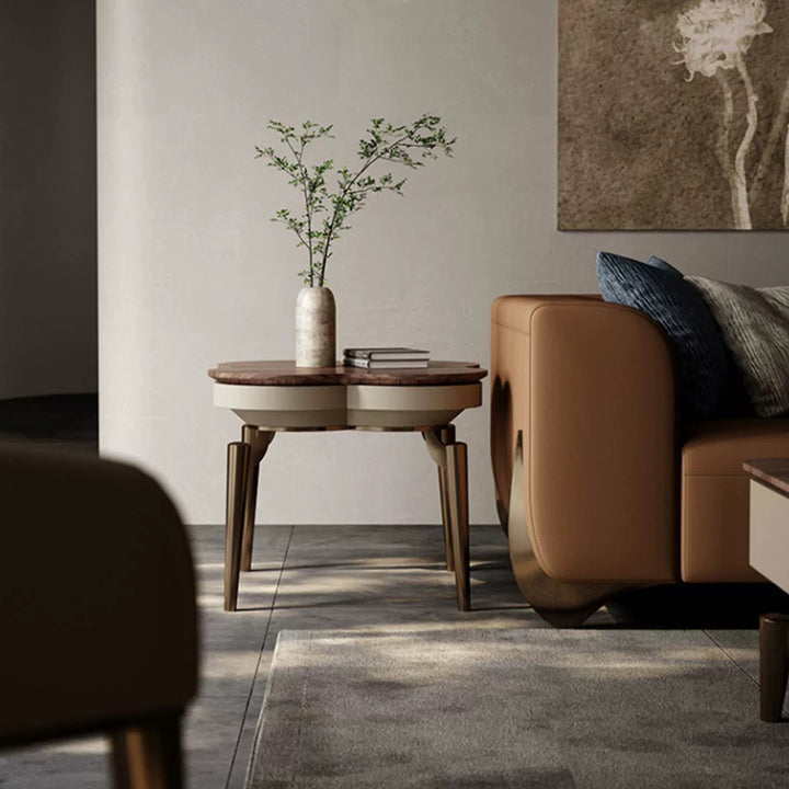 Moderner nordischer Couchtisch in runder, quadratischer oder Kleeblattform mit Rahmen aus Edelstahl und Sperrholz sowie Tischplatte aus Walnussholz für das Wohnzimmer 