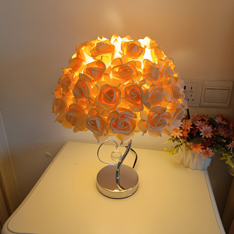 Zeitgenössische kreative Blume Eisen Stoff 1-Licht Tischlampe für Wohnzimmer 