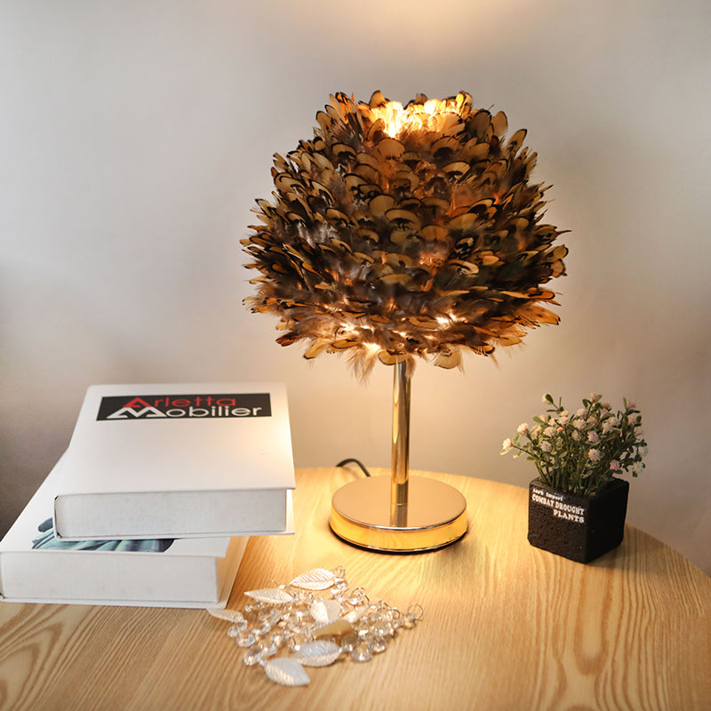 Lampe de table contemporaine ovale en fer avec une plume créative 1-lumière pour salon 