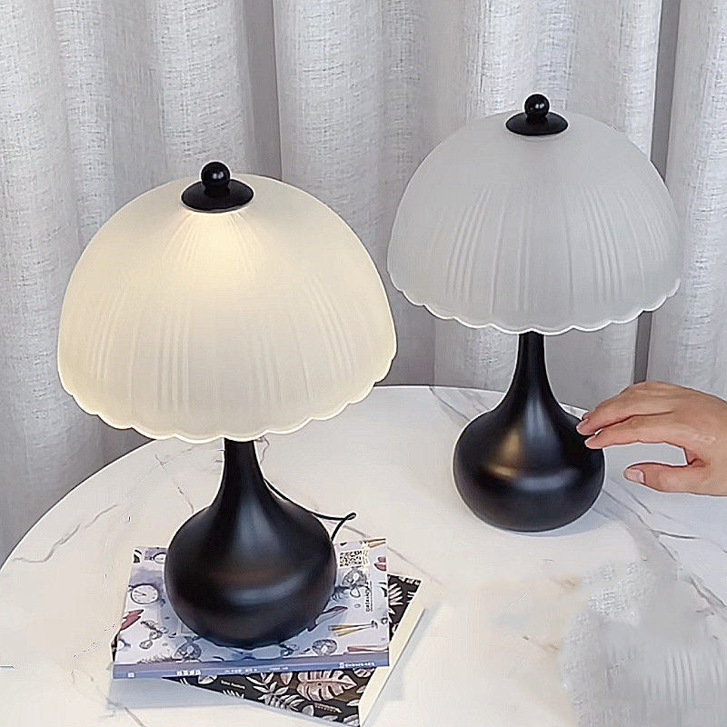 Lámpara de mesa contemporánea de cúpula nórdica de hierro y vidrio con 1 luz para sala de estar 