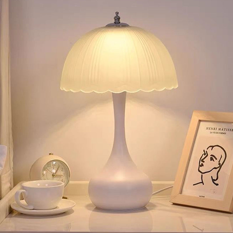 Lámpara de mesa contemporánea de cúpula nórdica de hierro y vidrio con 1 luz para sala de estar 