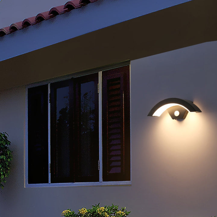 Modern Minimalist Curved Aluminum Acrylic LED Wall Sconce Lamp For Garden