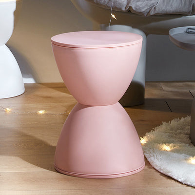 Moderner minimalistischer langer ovaler Hocker aus Samtstoff mit Stahlrahmen für das Wohnzimmer 