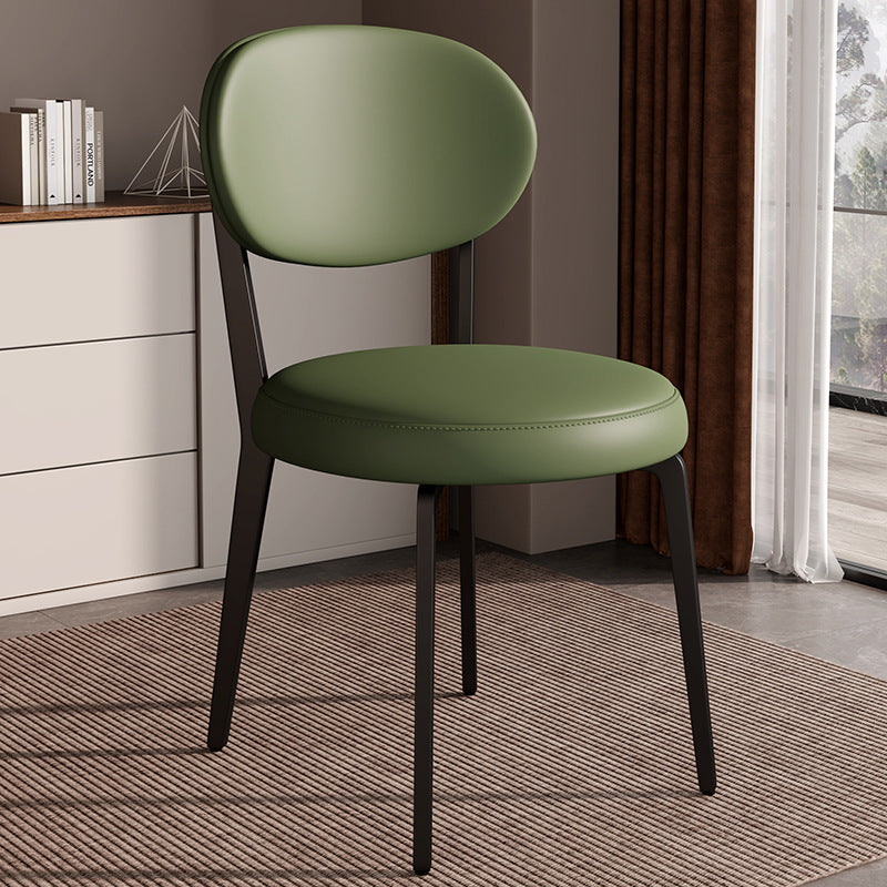 Chaise de salle à manger moderne de luxe en cuir courbé carré avec dossier en acier au carbone sans accoudoirs pour salle à manger 
