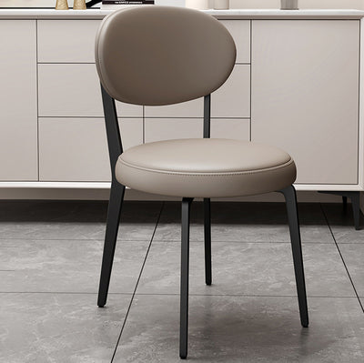 Chaise de salle à manger moderne de luxe en cuir courbé carré avec dossier en acier au carbone sans accoudoirs pour salle à manger 