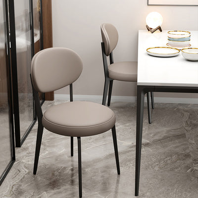Chaise de salle à manger moderne de luxe en cuir courbé carré avec dossier en acier au carbone sans accoudoirs pour salle à manger 
