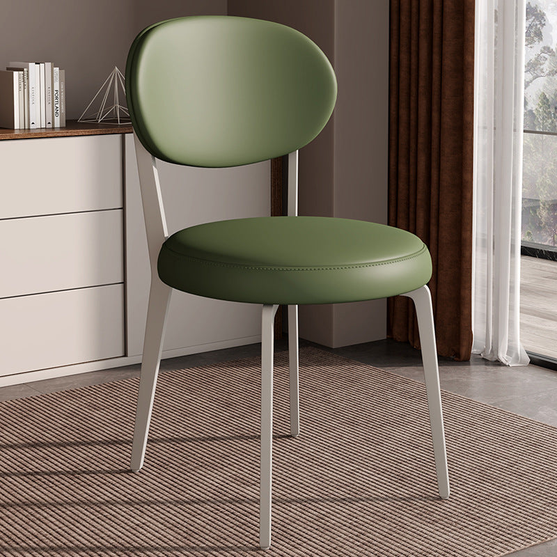 Chaise de salle à manger moderne de luxe en cuir courbé carré avec dossier en acier au carbone sans accoudoirs pour salle à manger 