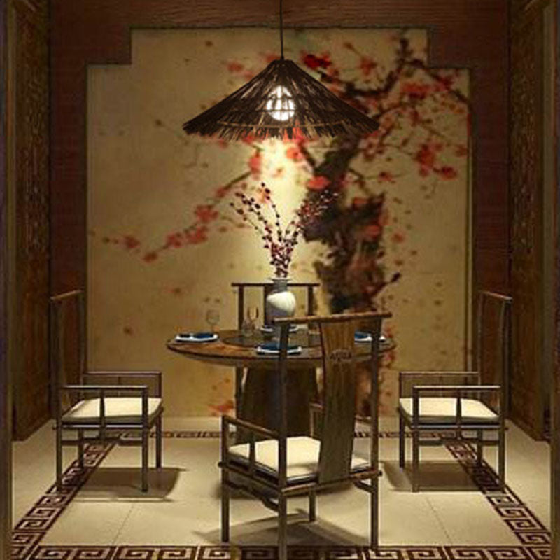 Suspension lumineuse tissée en chapeau conique en rotin métallique rustique traditionnel à 1 lumière pour salon 